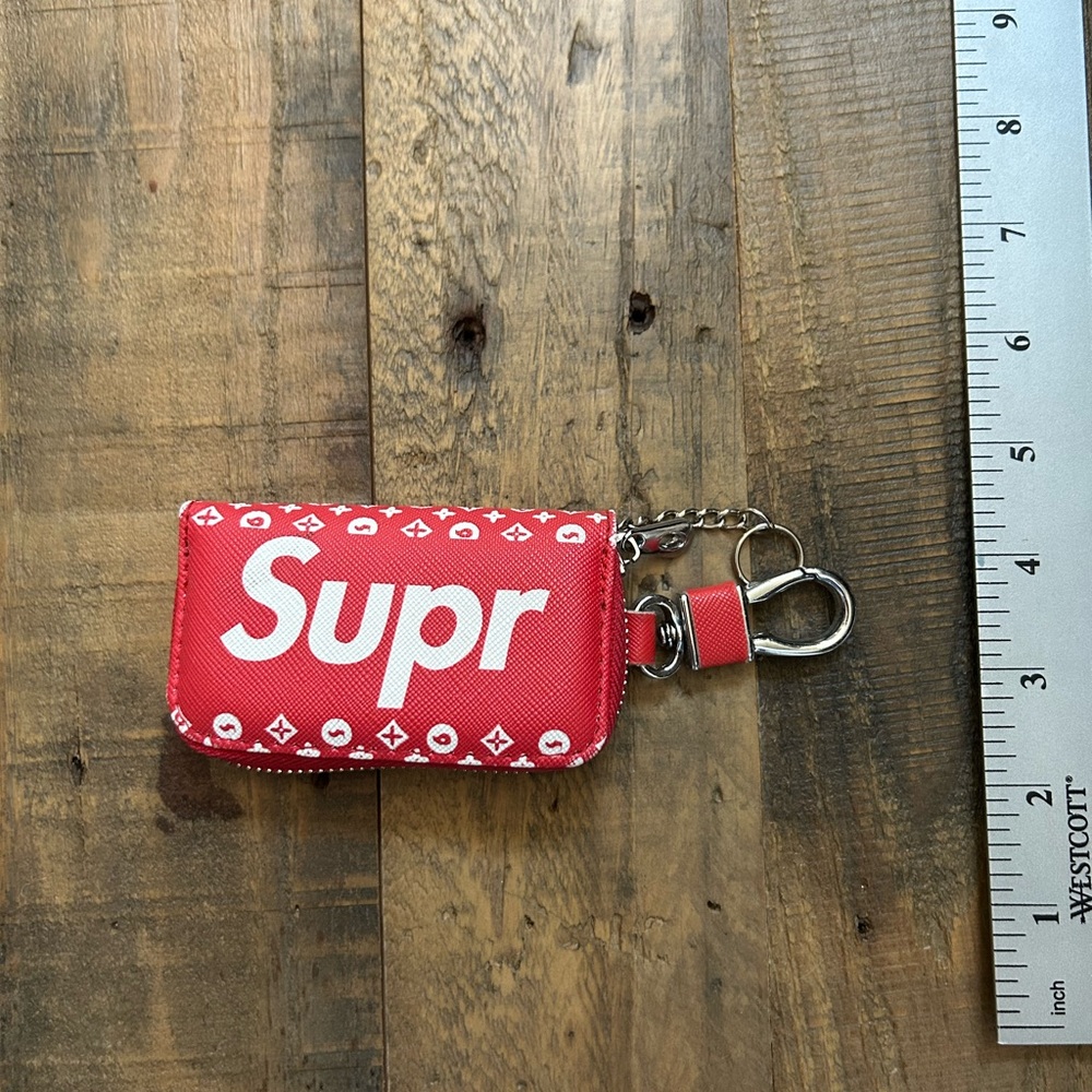 Pre-owned Supreme Key Ring Ley Fob Zipper Case in Red.